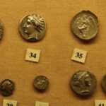 Oro, denaro e il silenzio del museo. Oro, denaro e il silenzio del museo.